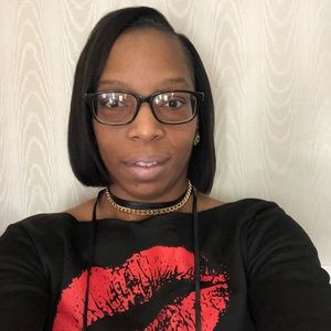 Meet your Posher, Adrienne